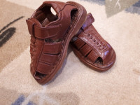 NEW CLOSED TOE SANDALS 2-3 YRS OLD (6 INCHES INSIDE)
