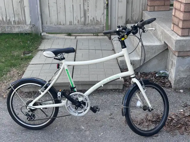 White Hybrid City Bike - Perfect for Women/Teens in Other in Markham / York Region - Image 3
