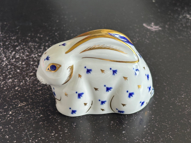 Crown Derby - Baby Rabbit dans Art et objets de collection  à Ottawa