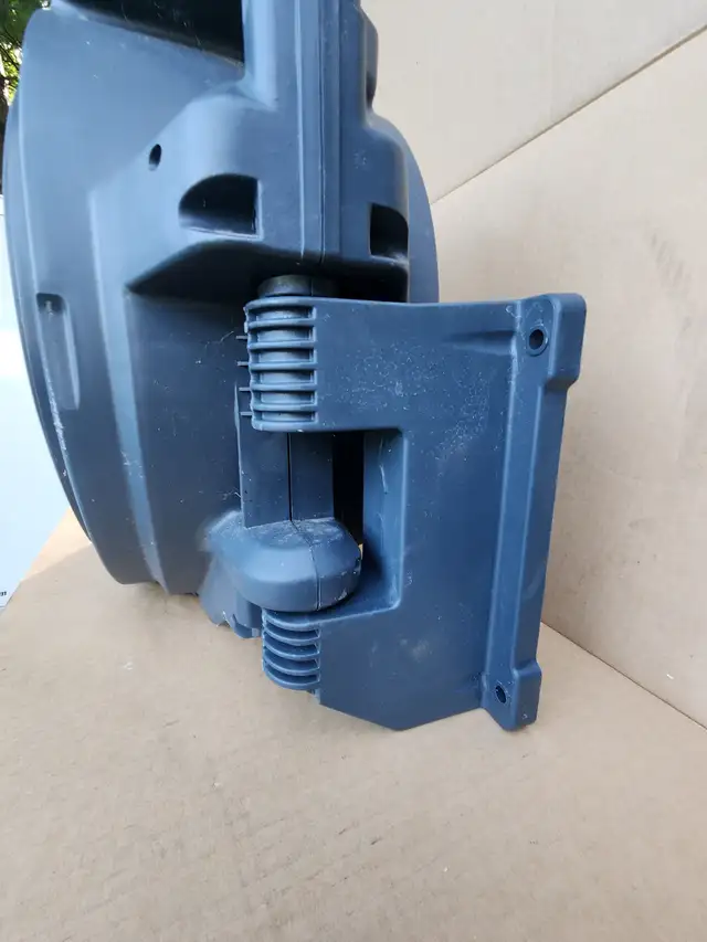 Giraffe Tools Retractable Garden Hose Reel-1/2" 100ft Wall Mount in Outdoor Tools & Storage in Windsor Region - Image 10
