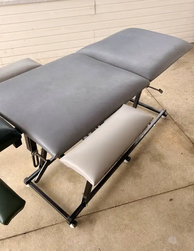 Table de chiropractique portable in Health & Special Needs in Trois-Rivières - Image 5