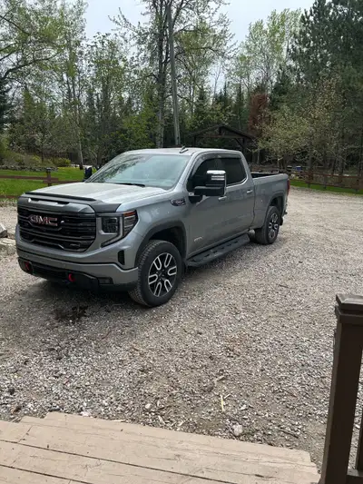 Je mets en vente mon GMC Sierra AT4 2024, un camion robuste et performant. Avec son allure audacieus...