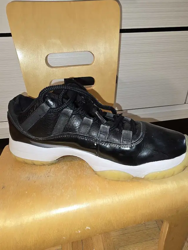 Jordan 11 low size 8.5 in Men's Shoes in Mississauga / Peel Region - Image 6