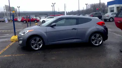 Hyundai Veloster 2013 - Toit ouvrant panoramique - Pneus d’hiver cloutés - Pneus d’été sur mags d’or...