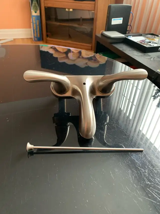 Bathroom Tap439247266928414720