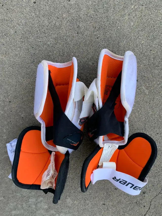 hockey elbow pads in Hockey in Edmonton - Image 2