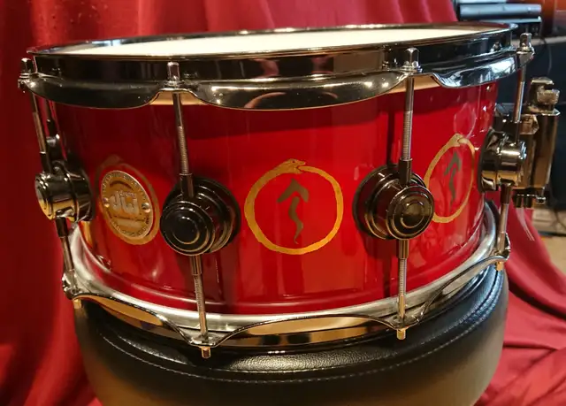 NEIL PEART DW SNARE DRUM SNAKES & ARROWS in Drums & Percussion in Windsor Region - Image 3