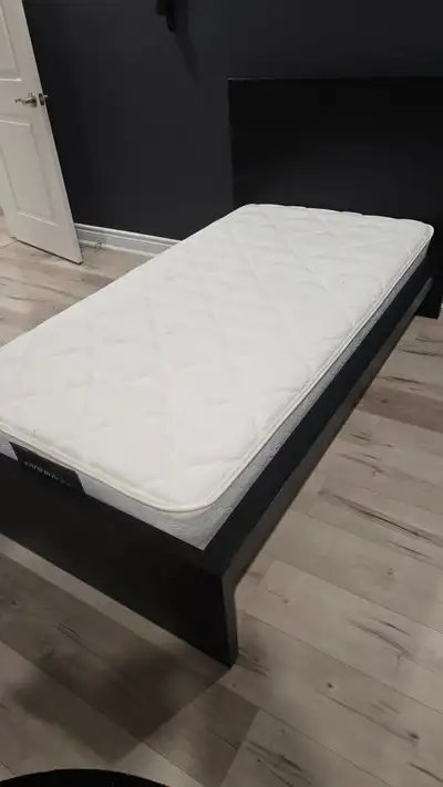 Lit IKEA Simple Malm + Tirroirs + Matelas, View more