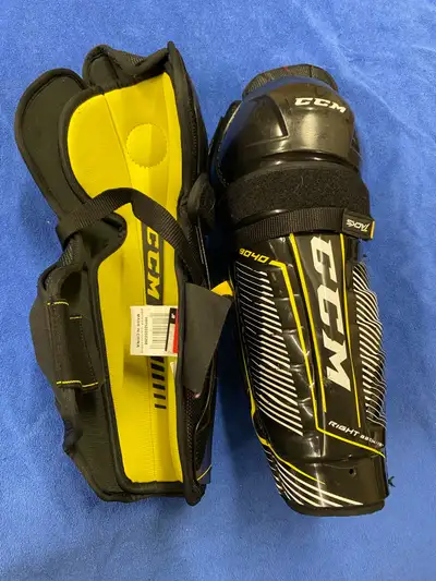 CCM Jr.  13” shin pads, View more