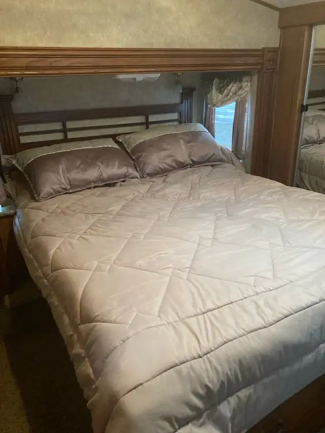 2012 sabre 32bhts 5th wheel in Travel Trailers & Campers in Bedford - Image 10