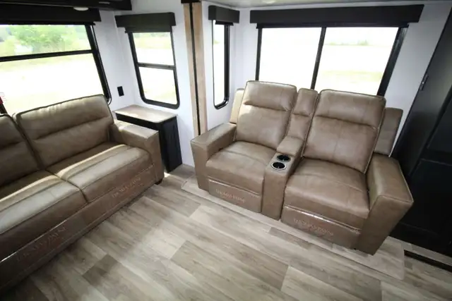 2022 330RL Outback in Fishing, Camping & Outdoors in Lloydminster - Image 9