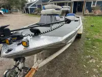 Grumman 16ft Aluminum Mod-V Bass Boat