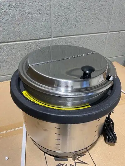 You are viewing a brand new showroom model that has never been used. This Vollrath 741101DW 11 Quart...