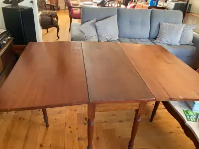 Antique leaf mohoginey table, View more