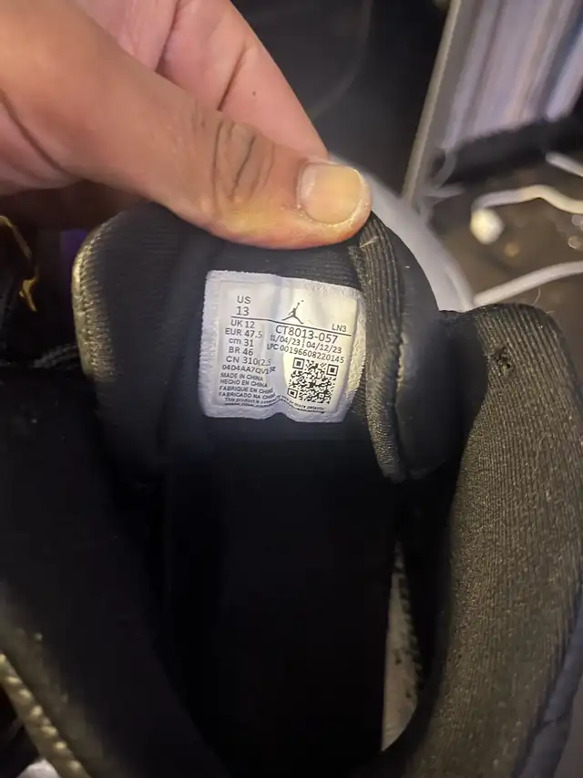 Jordan 12 Retro size 13 purple and black in Men's Shoes in City of Toronto - Image 6