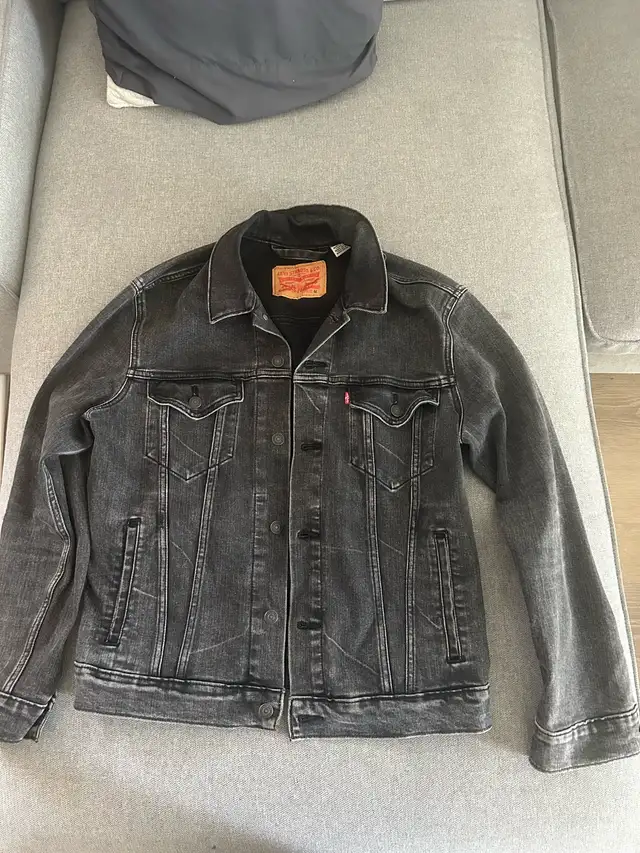 Levi’s black Jean Jacket Size Medium 