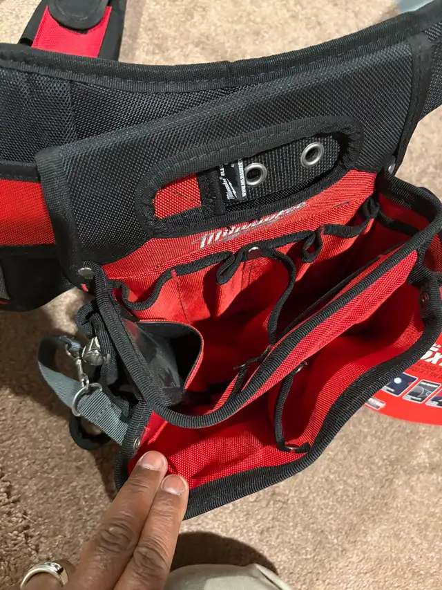Milwaukee electrician’s work belt  in Other in Winnipeg - Image 3