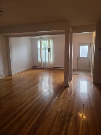 Executive apartment, A/C, 3 bedrooms, Metro Lasalle, Verdun