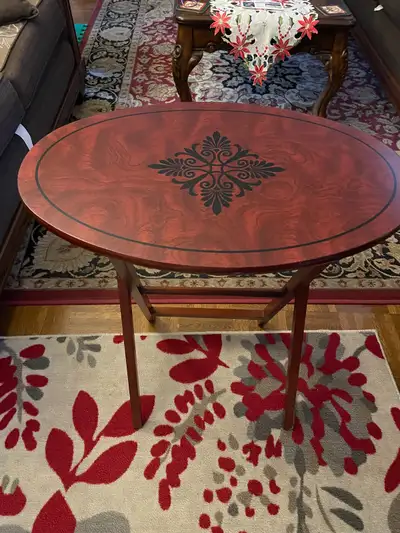 Excellent condition Solid wood mahogany cherry finish Foldable / Pliable Dimensions: 23” x 16” - 25....