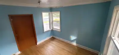 Very bright room on the main floor available for rent. Located at Finch Ave. and Victoria Park Ave....