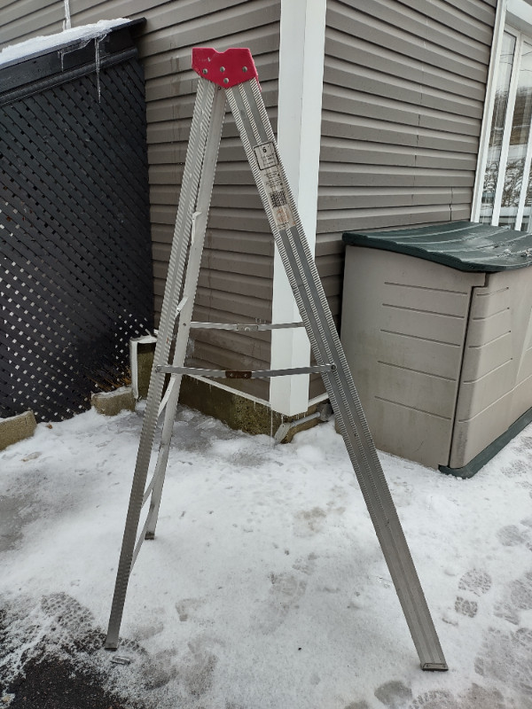 Step ladder in Ladders & Scaffolding in Renfrew - Image 3