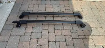 I'm selling a roof rack that fits a Chevy or gmc rail system. This roof rack is in great condition a...