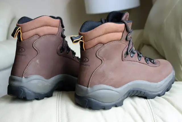  Salomon Men’s Leather Hiking Boots – Size 11 / EU 45⅓ / Conta in Men's Shoes in Markham / York Region - Image 7