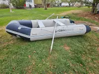 Inflatable raft 