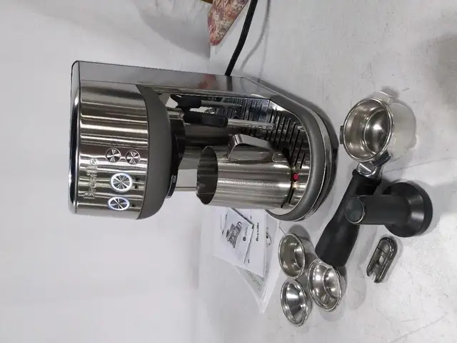 Breville Bambino Espresso Machine in Coffee Makers in Sarnia - Image 4