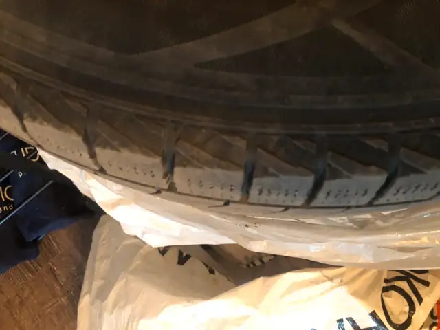 4 roues (Mags) et pneus d'hiver 16 pouces (215/70R16) in Tires & Rims in Lévis - Image 8