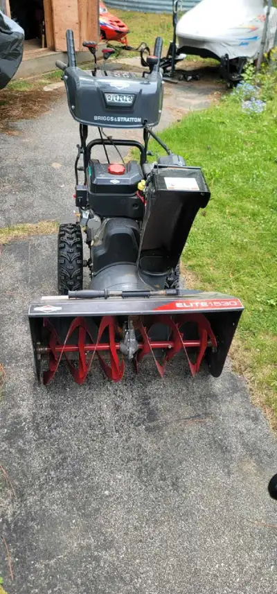Heavy duty snow blower. Briggs and Stratton engine. Starts strong and moves snow great. Purchased 20...