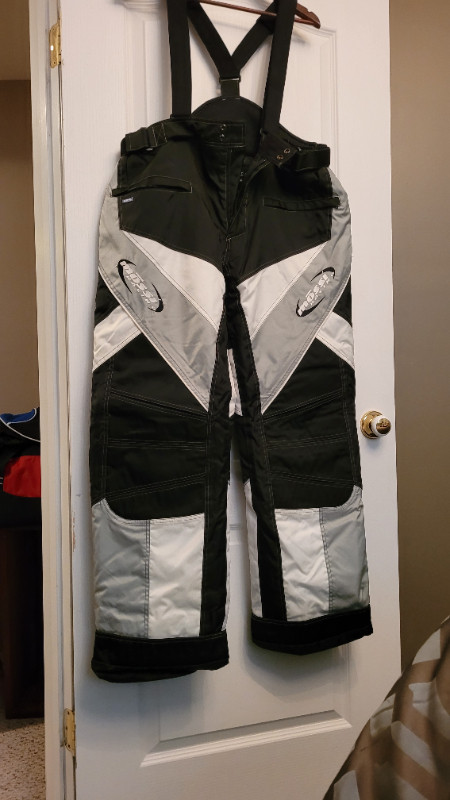 Ladies Mossi racing sled pants and jacket in Women's - Tops & Outerwear in Saskatoon - Image 2