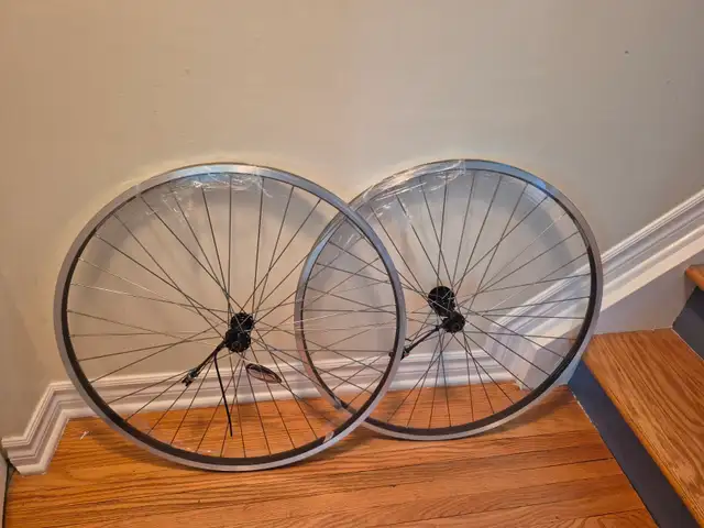 NEW 700c Evo Tour front bicycle wheel in Frames & Parts in Ottawa - Image 2