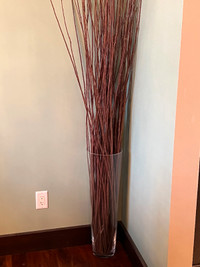 Vase en vitre et branches décoratives