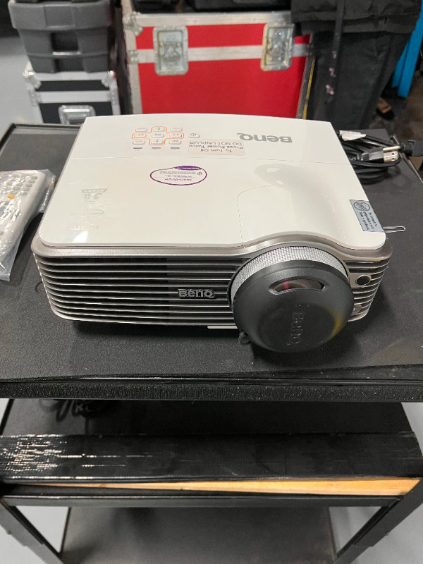 BenQ MX762 ST Projector dans Accessoires pour télé et vidéo  à Région d’Oshawa/Durham
