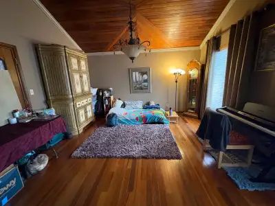Roommates are young professionals and students Our house is close to sault college , and Resturants....