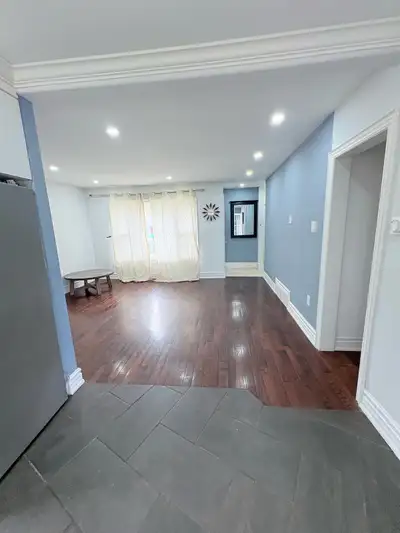 3 bedrooms 2 full bathrooms Spacious kitchen Spacious living area Available from October Location:-...