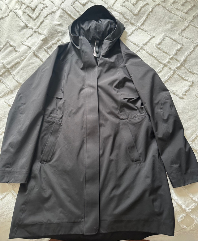 Lululemon Black Rain Rebel Jacket Size 10 in Women's - Tops & Outerwear in Oshawa / Durham Region