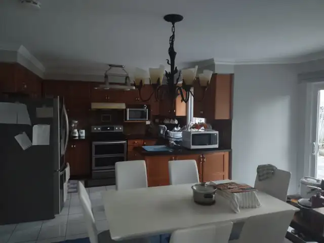 Furnished Bedroom for Student or Professional in Room Rentals & Roommates in City of Toronto - Image 7