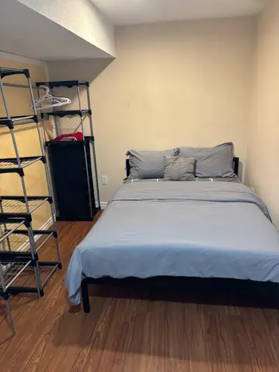 Basement 1B1B for rent •Five minutes walk to the boardwalk. •There are large supermarkets, dollar st...