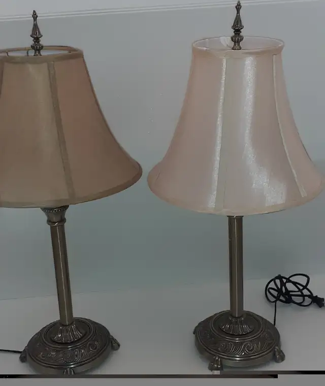 2× Portable table top lamps 31"tall. BEAUTIFUL ANTIQUE DESIGN in Indoor Lighting & Fans in Calgary - Image 11