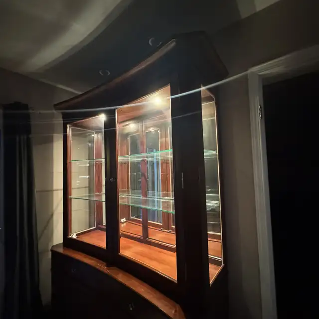 Beautiful wood hutch in Hutches & Display Cabinets in London - Image 3