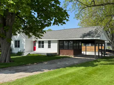 Cottage for rent in Mitchell’s Bay Ontario, View more