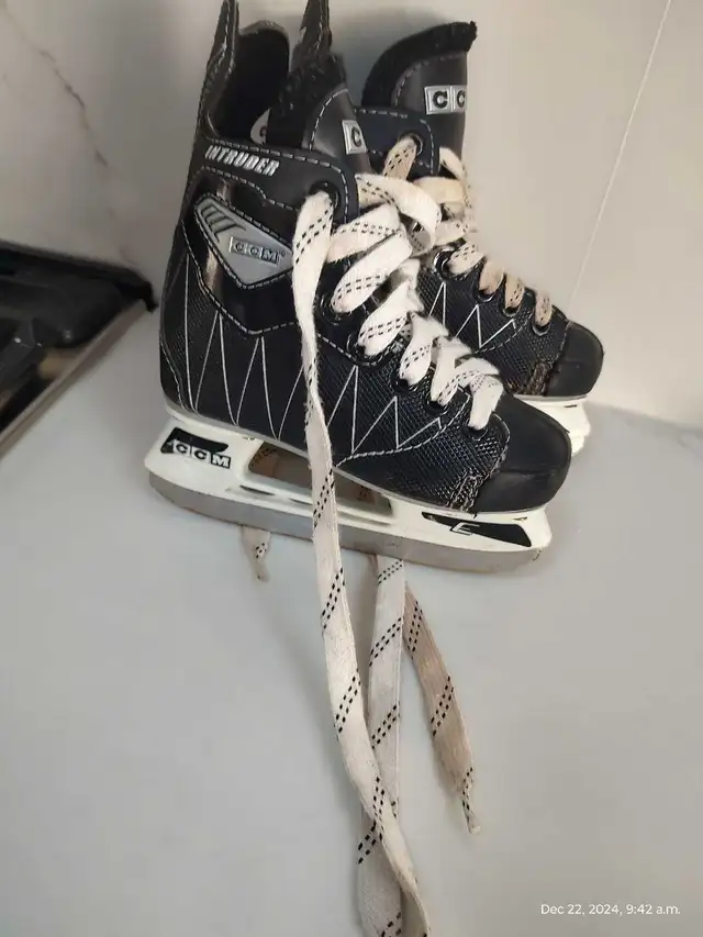 boys' skates size 10 J in Skates & Blades in Oakville / Halton Region - Image 6