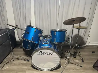 Good condition drum set everything included