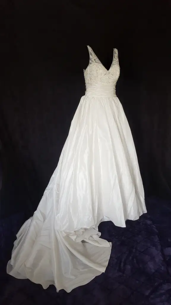 Princess Wedding Dress in Wedding in Saskatoon - Image 2