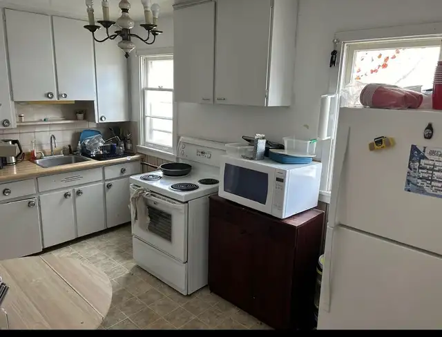 Jan - April 2026 Sublet Available! 2 minute walk to Laurier in Room Rentals & Roommates in Kitchener / Waterloo - Image 6