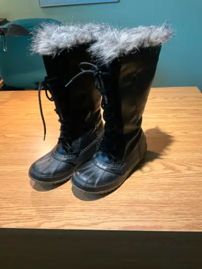 Bottes Sorel de femmes gr. 8 (europe 40) très hautes, idéal pour randonnées, en cuir de qualité et b...