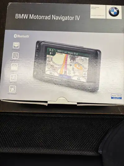 Navigate your rides with ease using this BMW Motorrad Navigator IV, featuring Bluetooth connectivity...