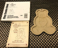 Pampered Chef 1991 Teddy Bear Clay Cookie Mold